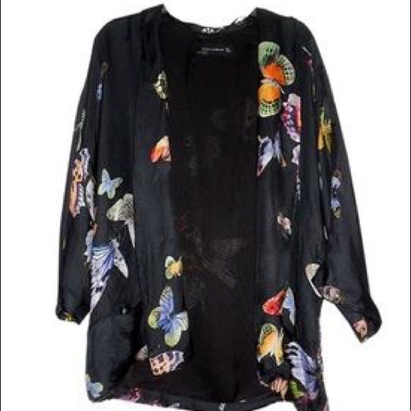 Looking for this Zara butterfly 🦋 Kimono - Picture 2 of 2